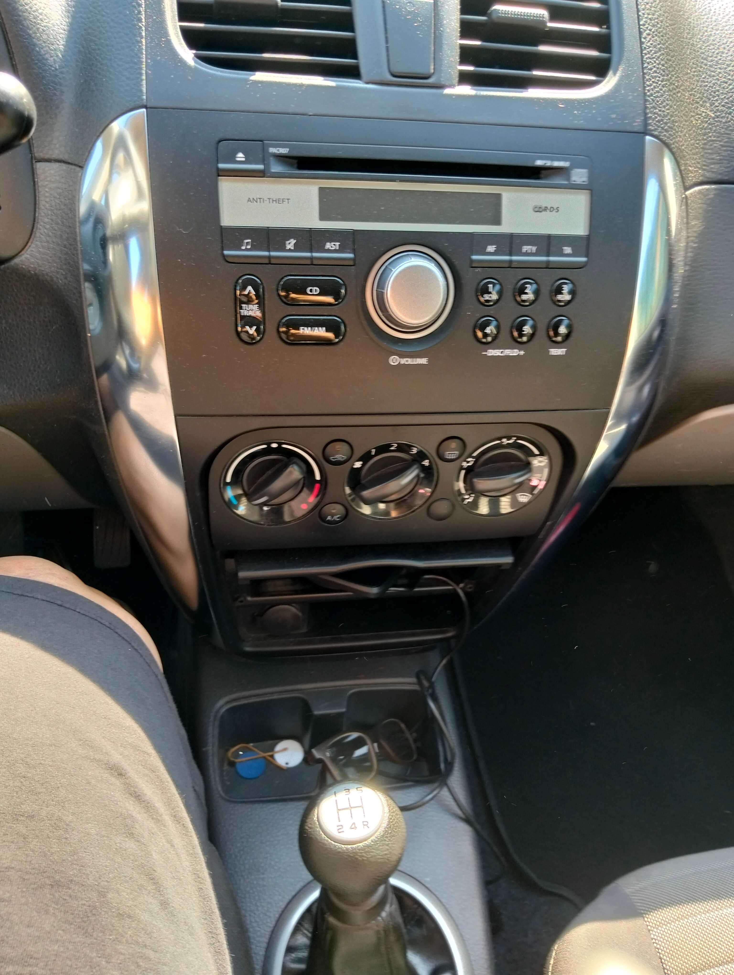 Vendo Suzuki Sx4 em muito bom estado com bagageira de tejadilho.