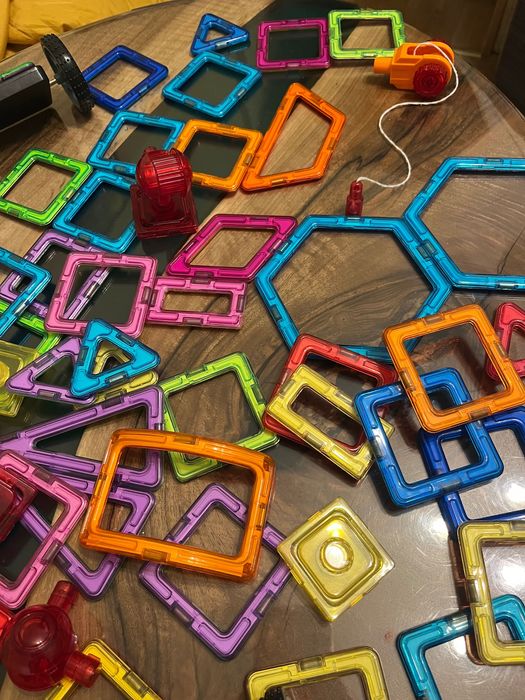 Магнитный конструктор качественный , колеса