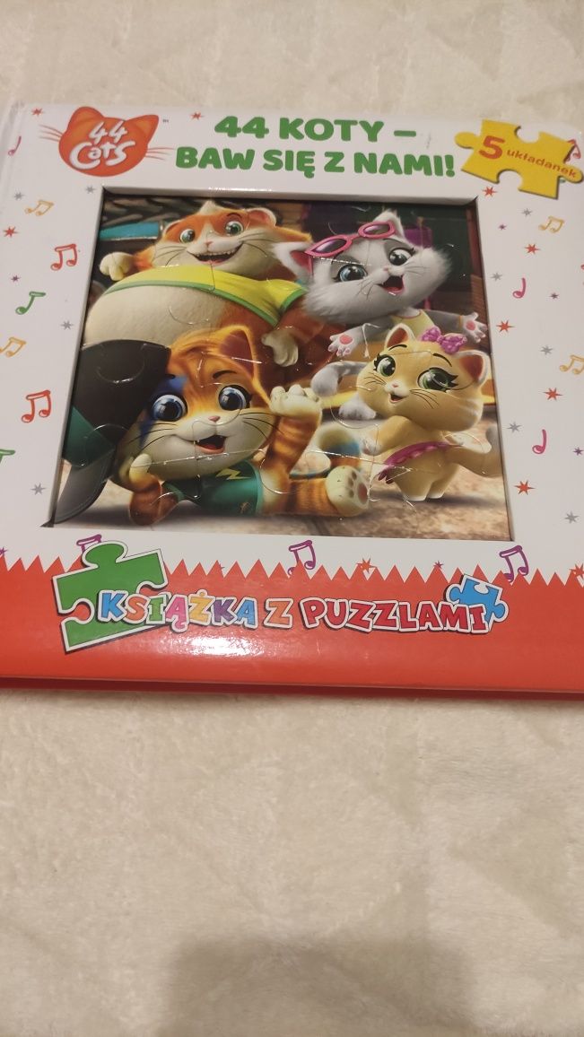 Książka 44 koty z puzzlami