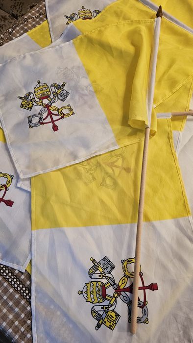 Chorągiewki papieskie + duża papieska flaga Watykan