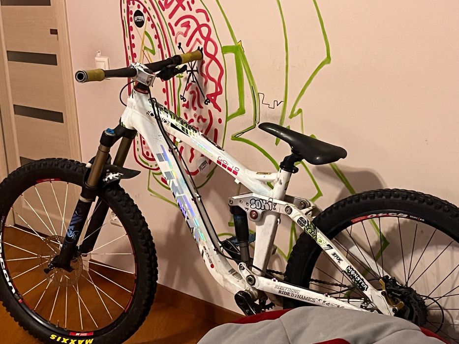 Trek scratch 7 кастом передні тормоза також ідуть в комплект