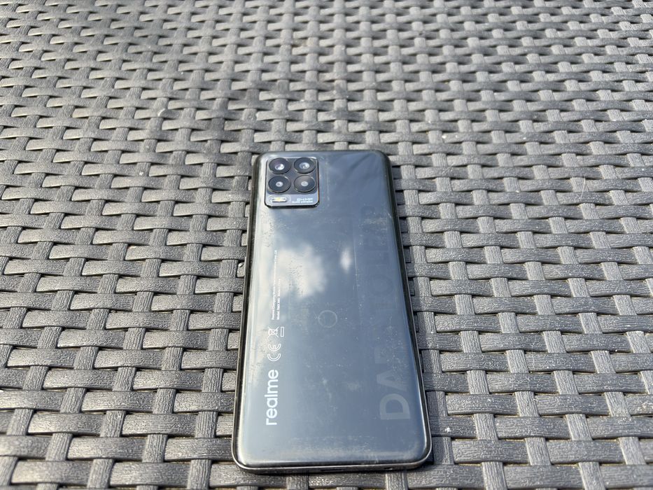 Realme 8 w stanie dobrym