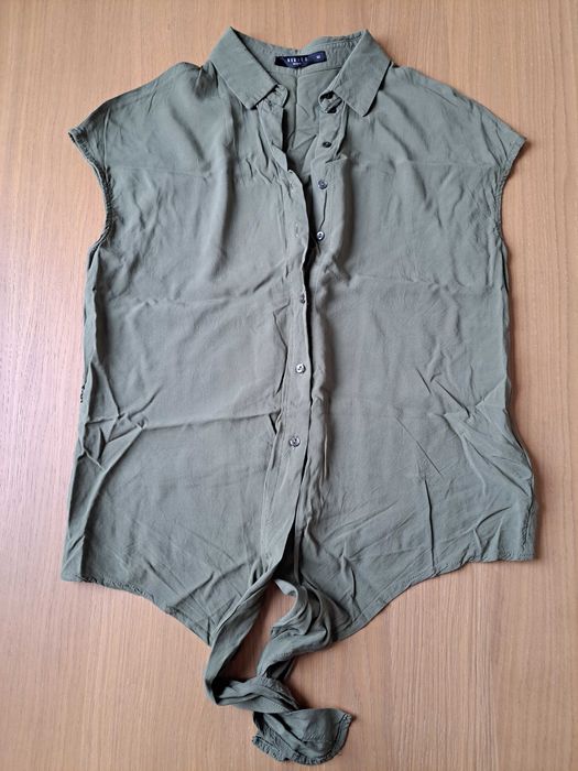 Letnia wiązana bluzka Mohito 32