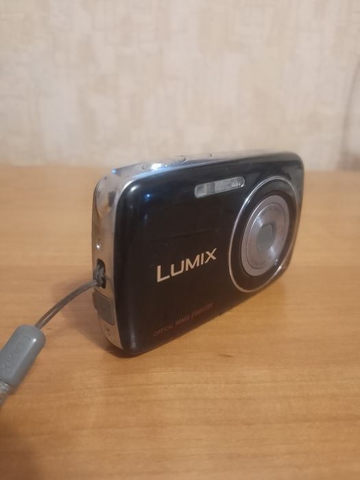 Цифровий фотоапарат Panasonic lumix