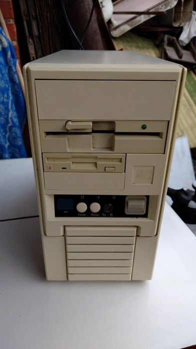 Ретро компьютер начала 90х на AM386
