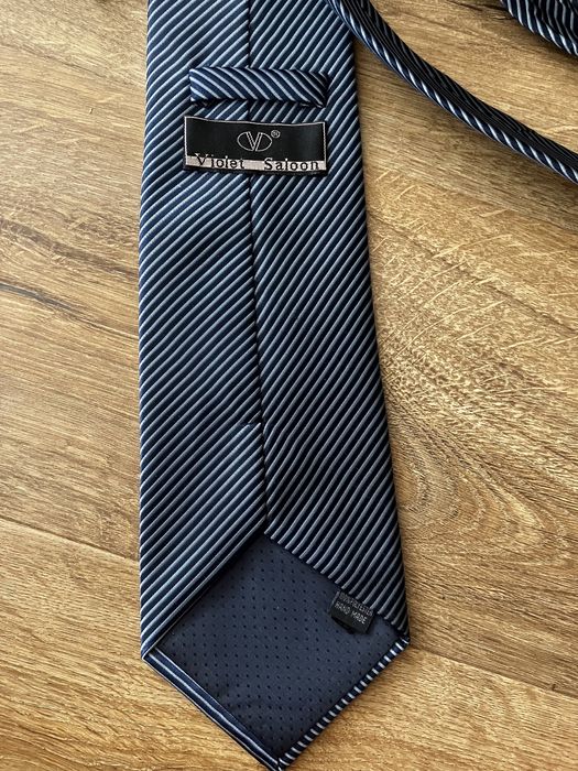 Cztery różne krawaty