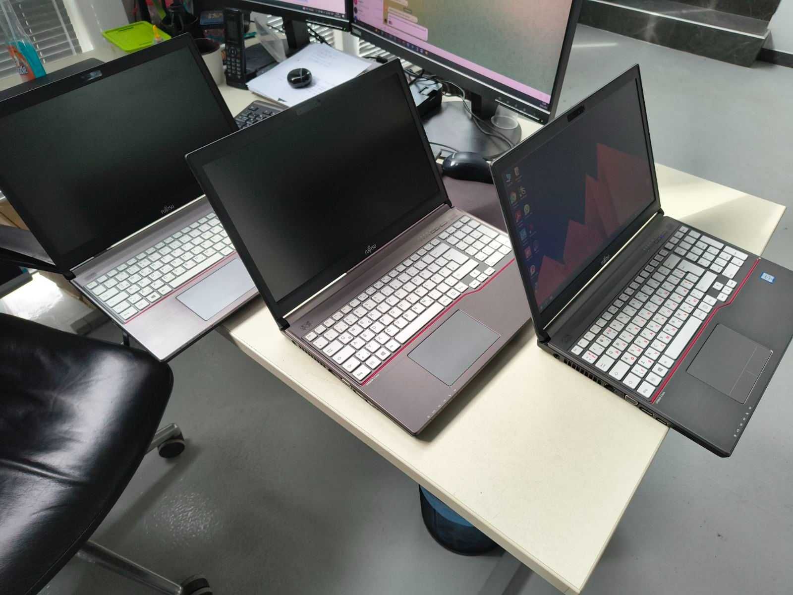 100+ ноутбуків - Fujitsu LIFEBOOK E756