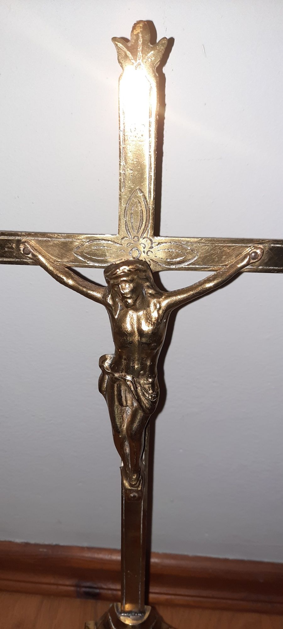 Antyk XIX/XX wiek,cudowny,mosiężny krzyż  stojący 43,5 cm