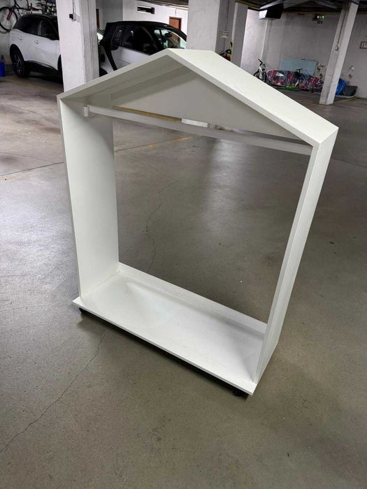 Cama Criança Casinha + Guarda fatos + cabides