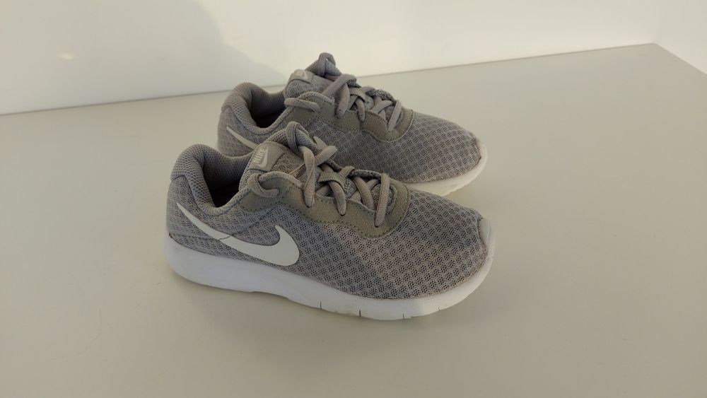 Buty dziecięce Nike Tanjun szare w rozmiarze 31