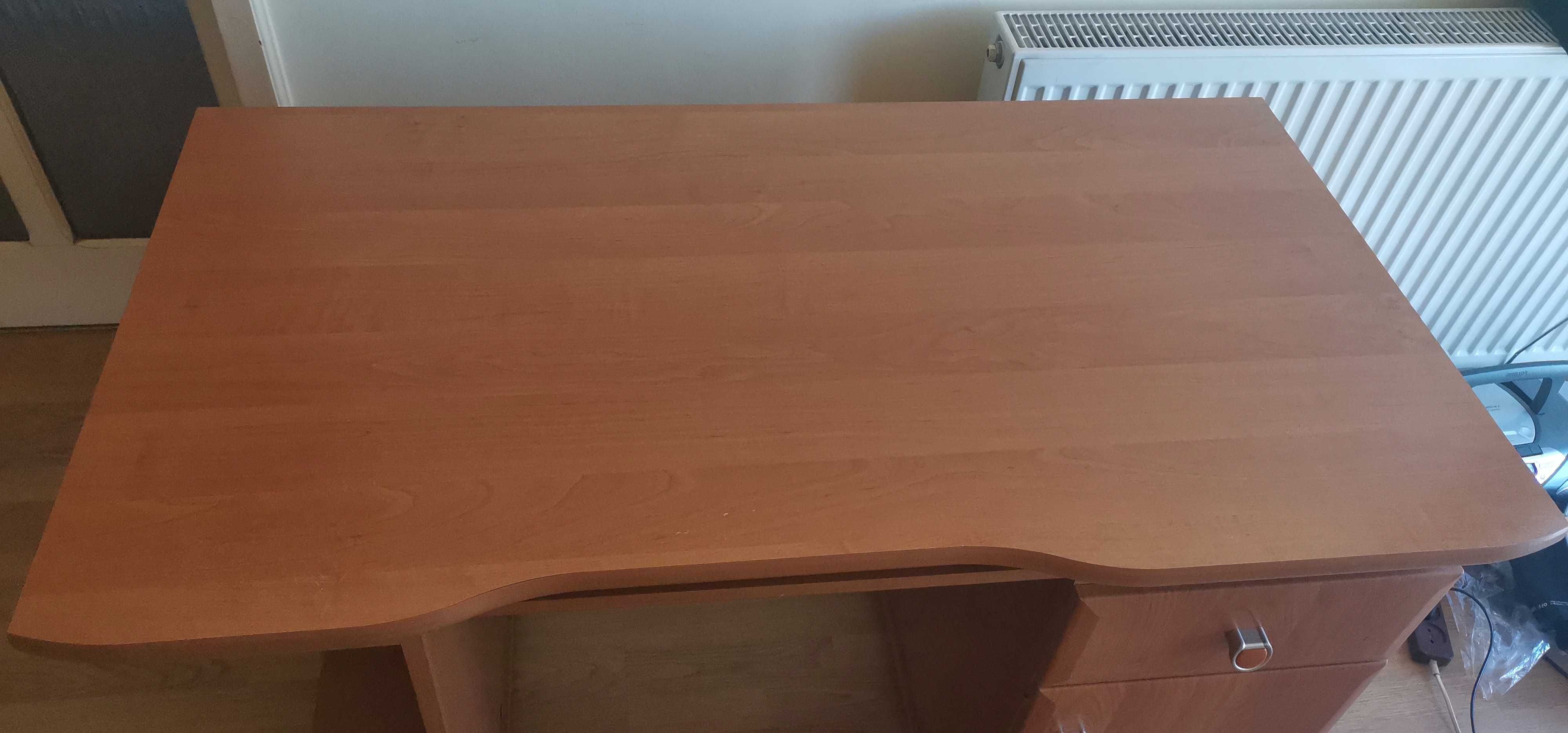 Sprzedam używane biurko. Polecam