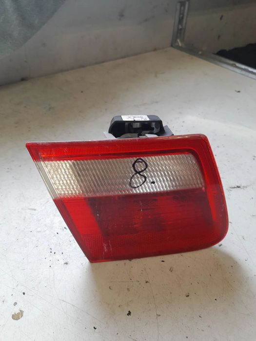 } BMW E46 touring  LAMPA TYŁ PRAWA W KLAPĘ