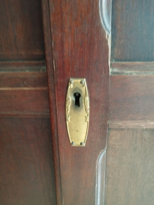 Roupeiro estilo colonial madeira Armário Portas Correr Gavetões Latão