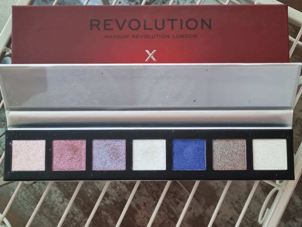 Revolution - Paleta Alexis Stone - Instinct  + The Transformation