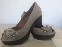 Sapatos de meia estação com laços