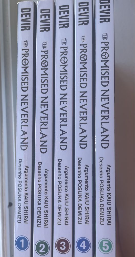 The promised neverland (volumes 1 a 5)