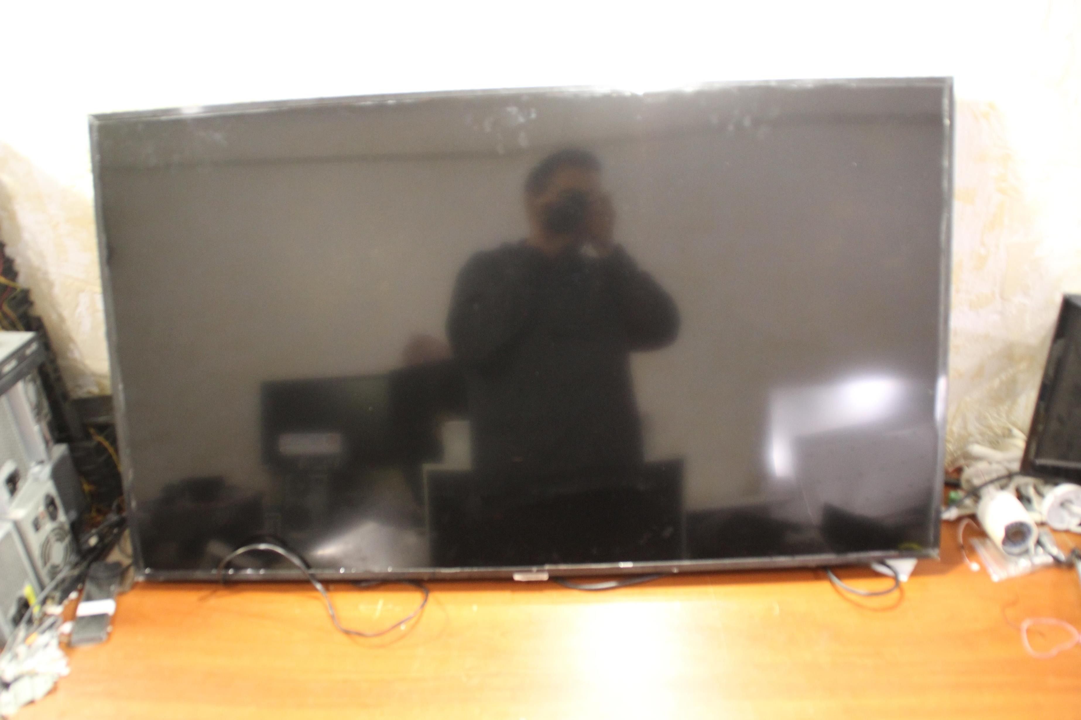 ‼️ Разбит ЭКРАН! 50" Samsung UE50NU7400U. На разборку.