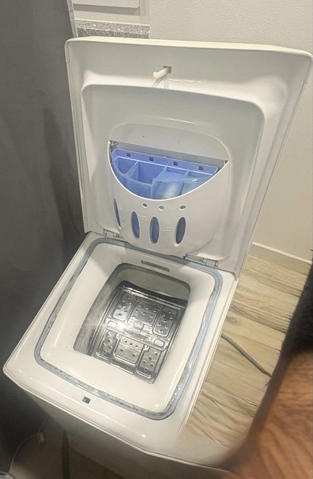 Maquina de lavar roupa de pequenas dimensoes
