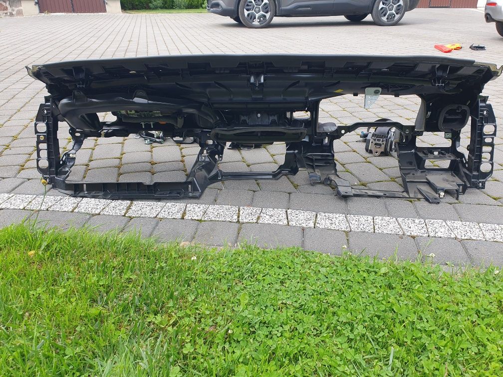 Volvo V60 deska plus pięć pasów