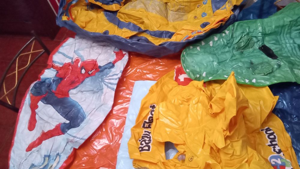 Conjunto de Insufláveis Diversos de Criança