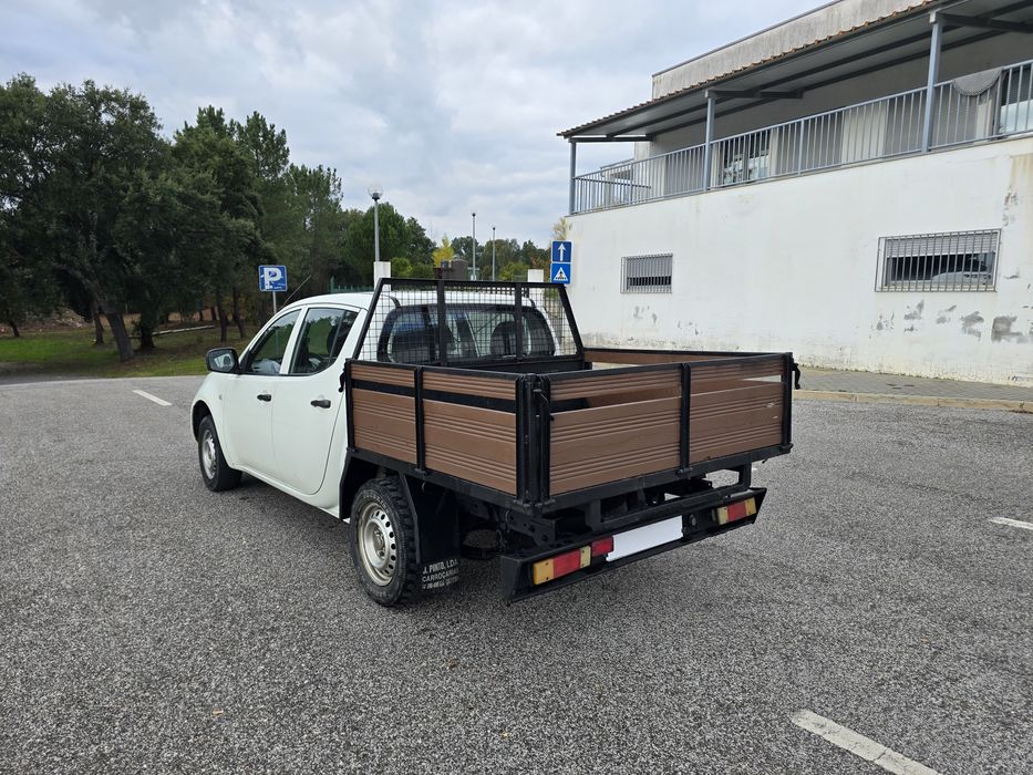 Mitsubishi L200 2.5 DI-D AC Cabine Dupla 5 Lugares 128cv 4x2 Nacional