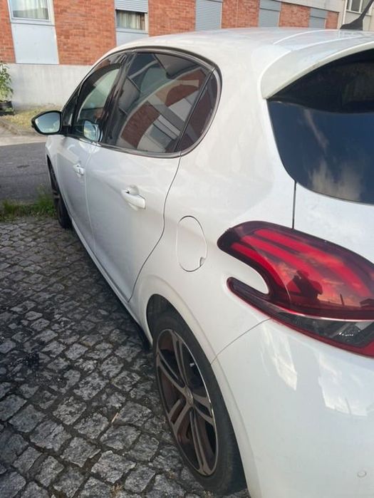 Peugeot 208  1.2 PureTech GTLine