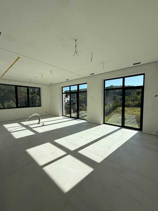 Продаж розкішного  будинку в Брюховичах з завершеним ремонтом