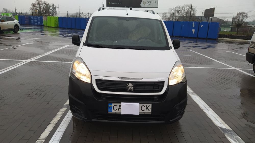 Продам Пежо партнер 2016 року, довга база в гарному стані