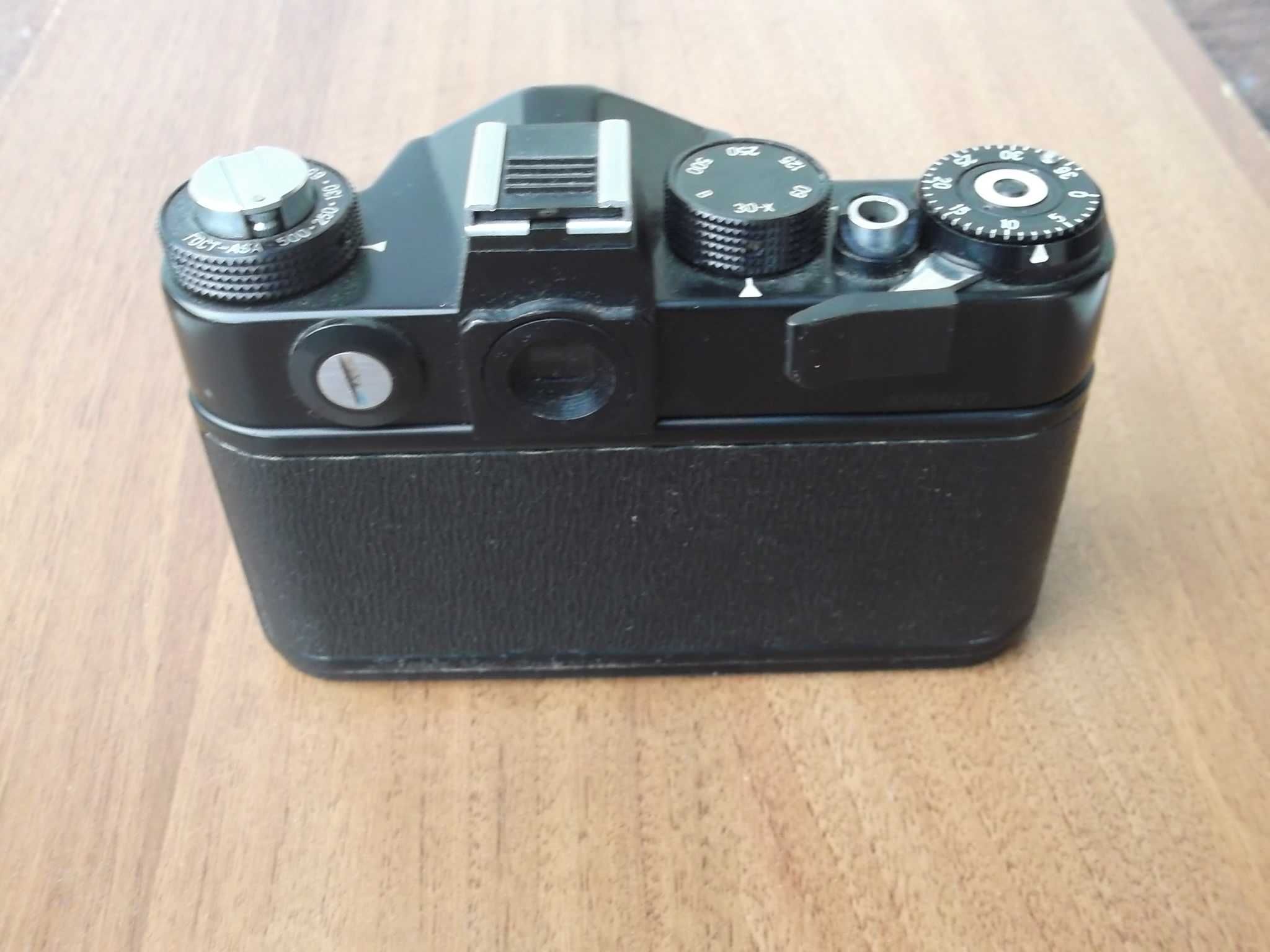 Фотоаппарат Зенит 12сд с футляром, без объектива, рабочий.