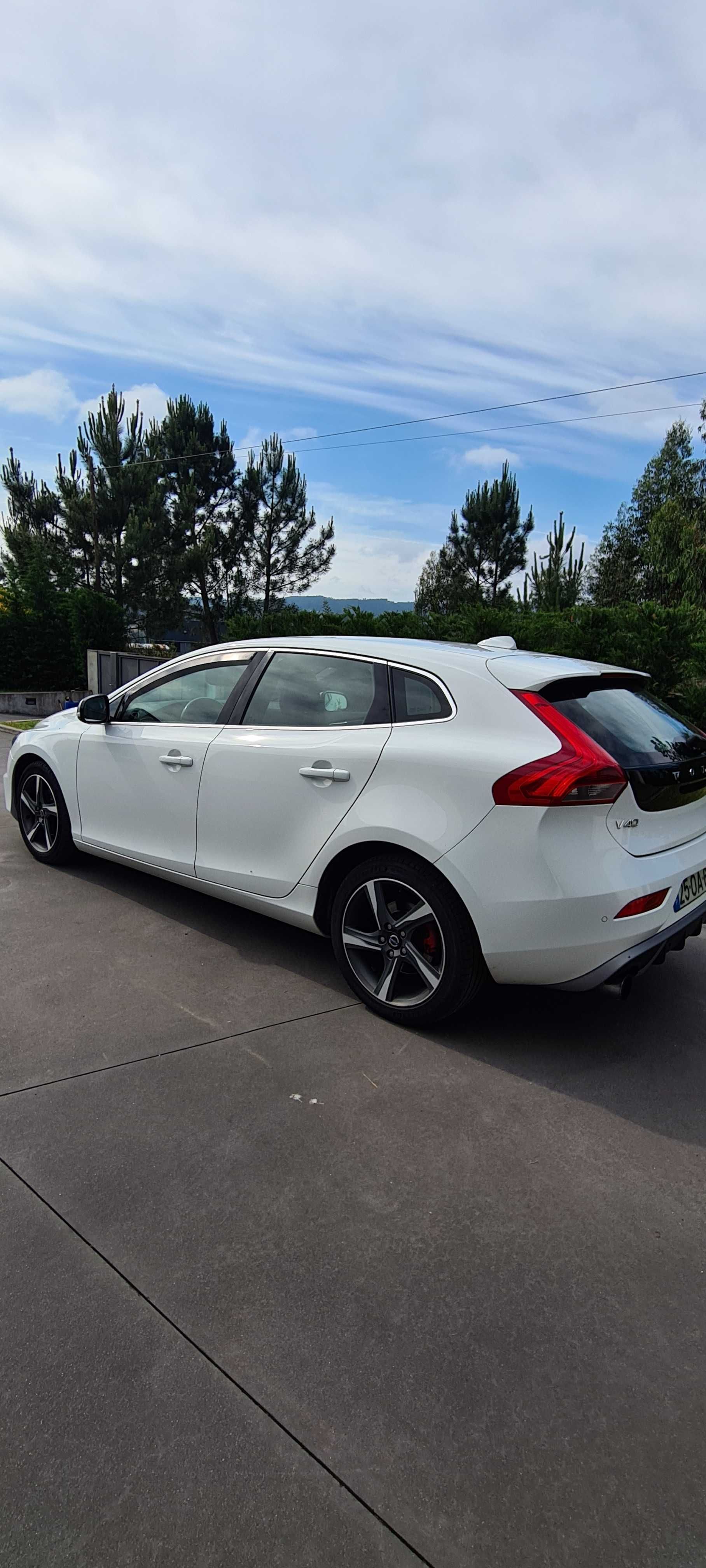 Volvo v40 d2 versão R DESIGN