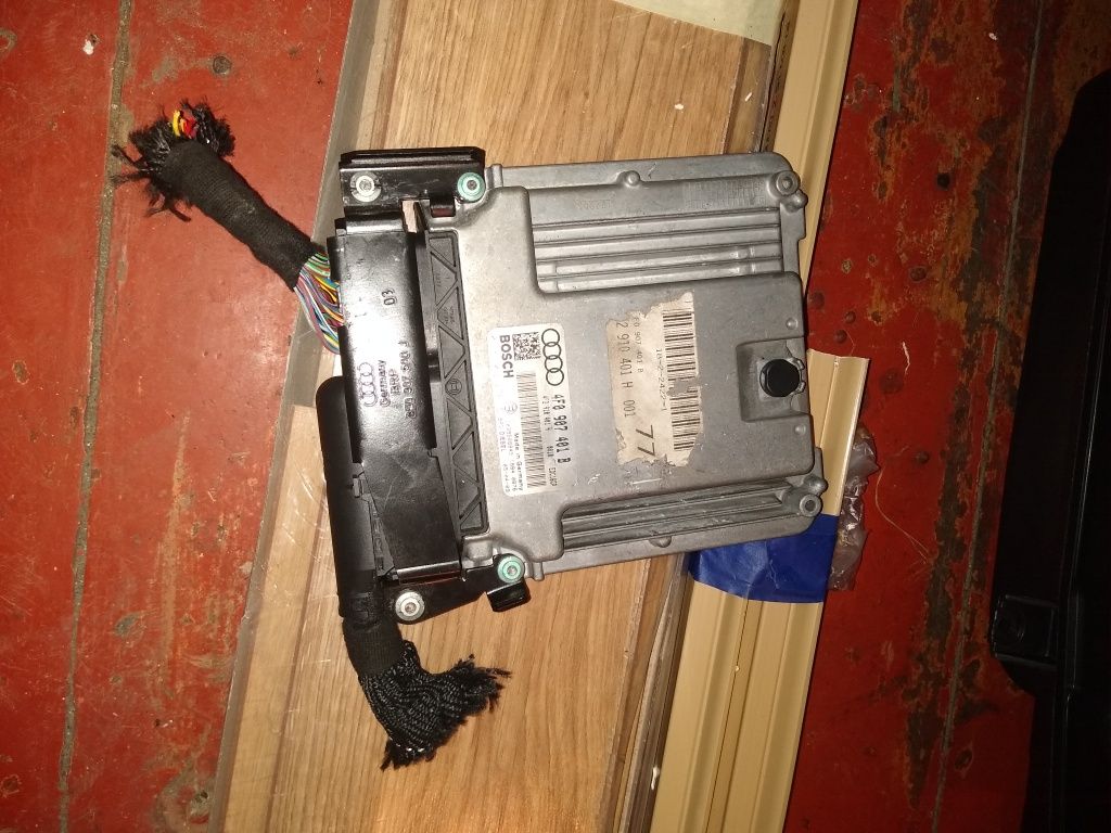 Sterownik ECU silnika Audi Bosch