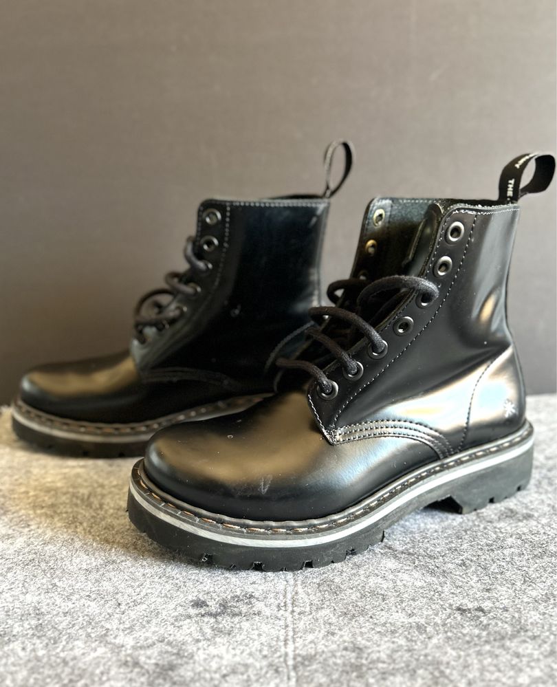 Botas de Pele Pretas (portes incluídos)