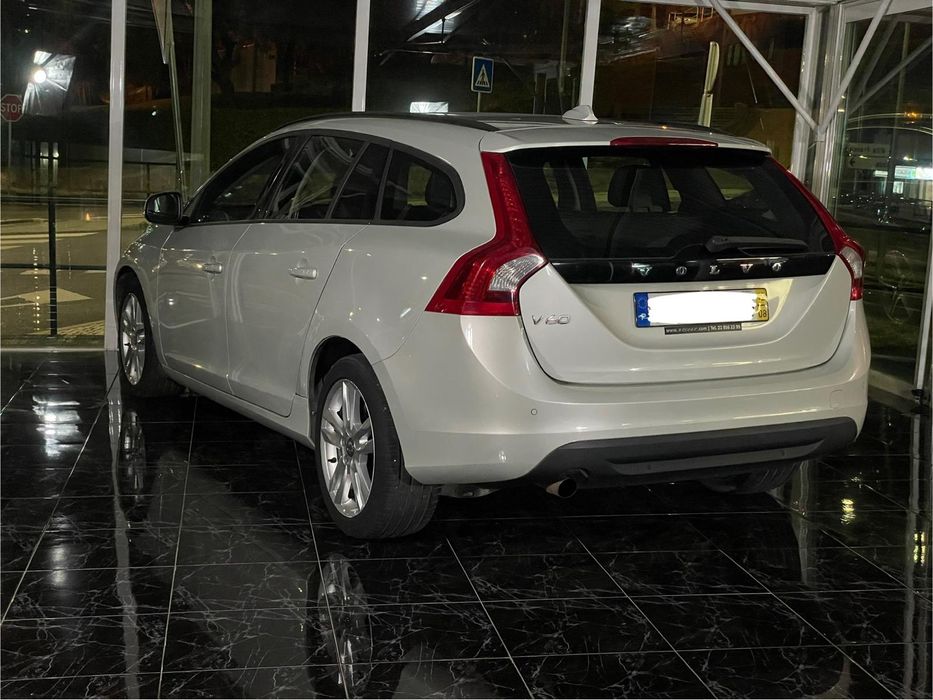 Volvo V60 D2 MOMENTUM