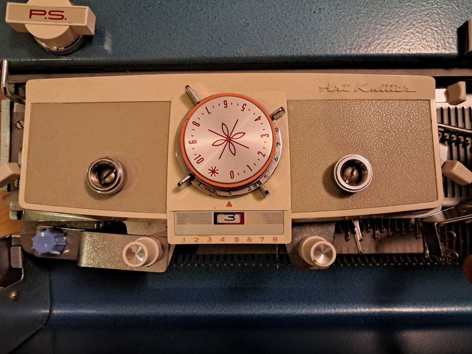 Продаю в'язальну машину Simac DX-2000