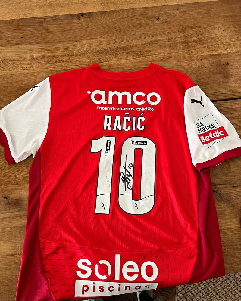 Camisola usada e autografada por Uroš Račić na vitória do SC Braga
