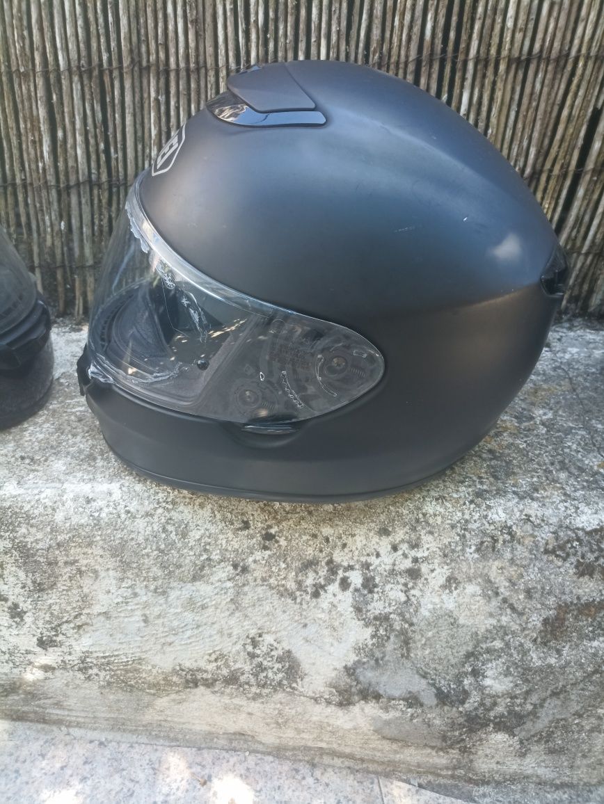 2 Capacetes Shoei