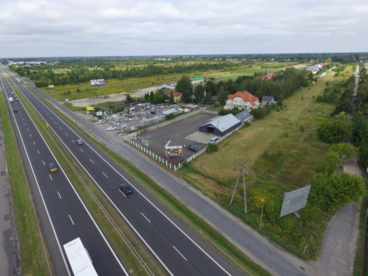 Do wynajęcia magazyn, biuro, plac 2300 m2 przy trasie E7 Łomianki