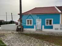 Moradia T2 com sótão, em total remodelação, no Bairro da Castelhana...