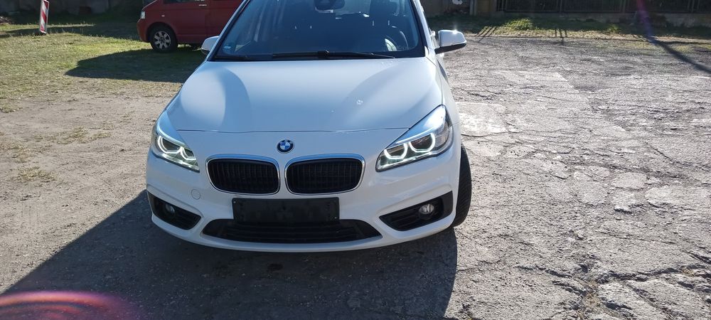 BMW 2 grand taurer 2016r sam parkuje