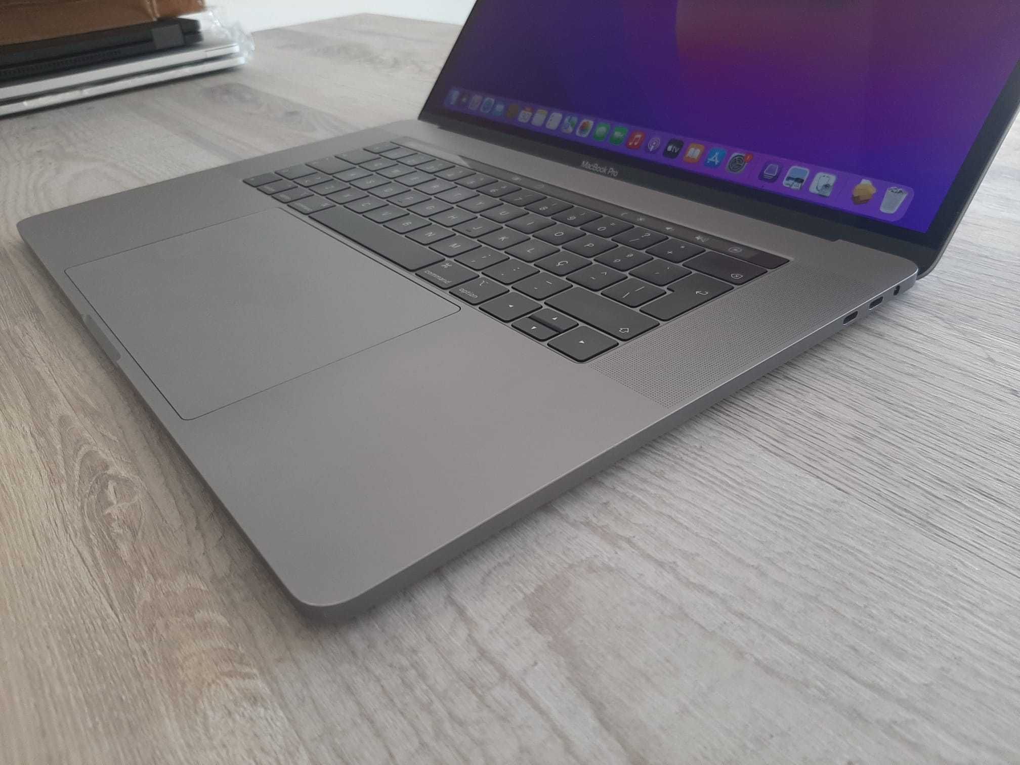 MacBook Pro 15" TouchBar 2018