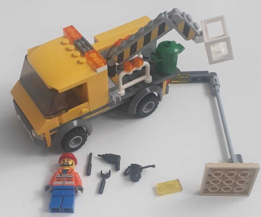Klocki LEGO city auto elektryka 3179 Samochód naprawczy lamp