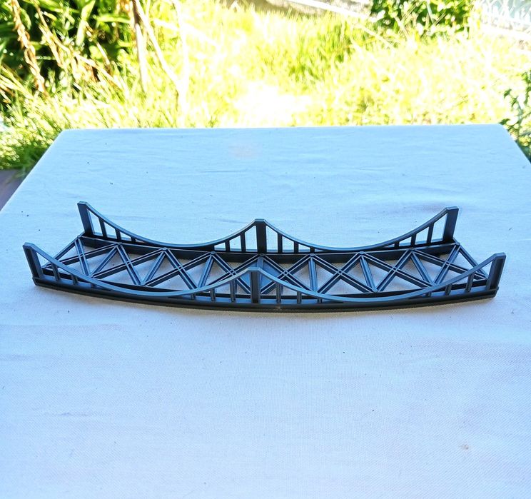 PONTE de travessa em curva