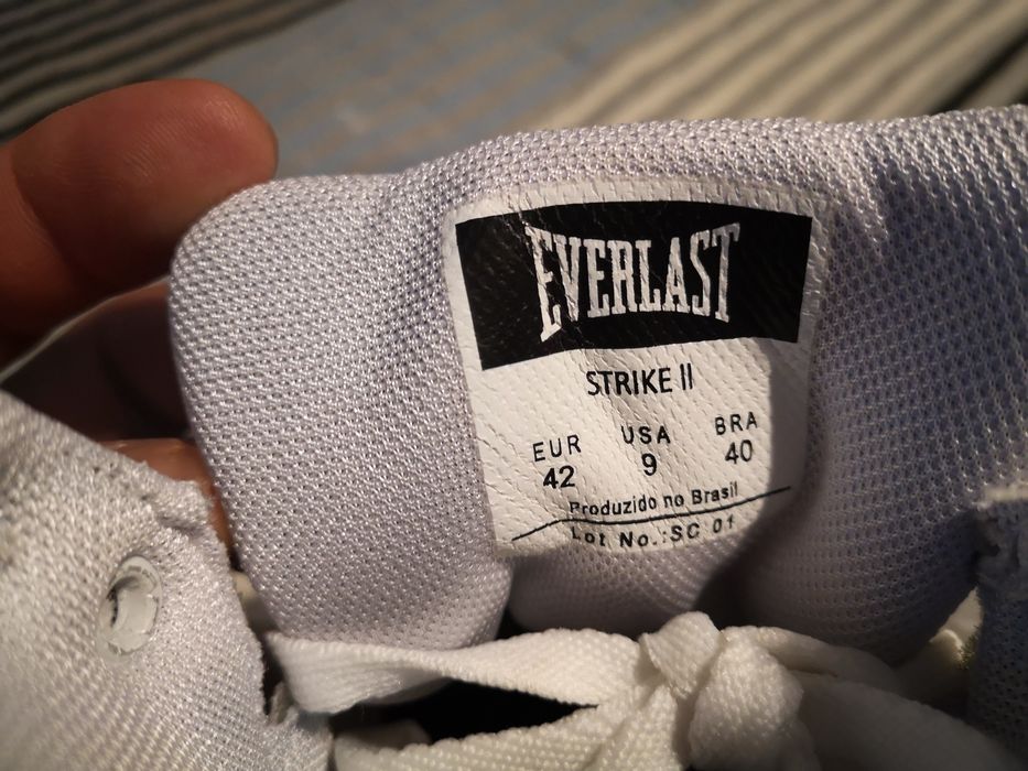 Sapatilhas Everlast.