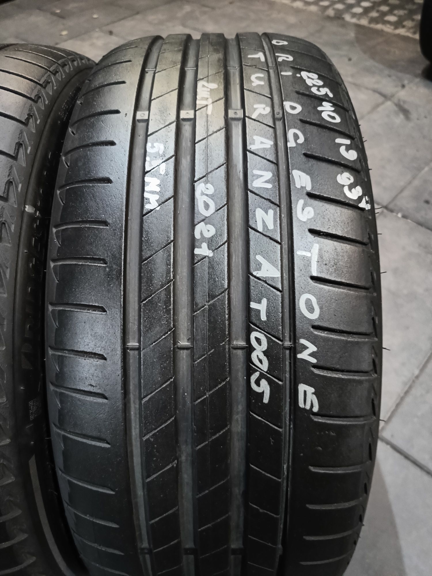 225/40/19 Bridgestone пара літньої гуми 2021