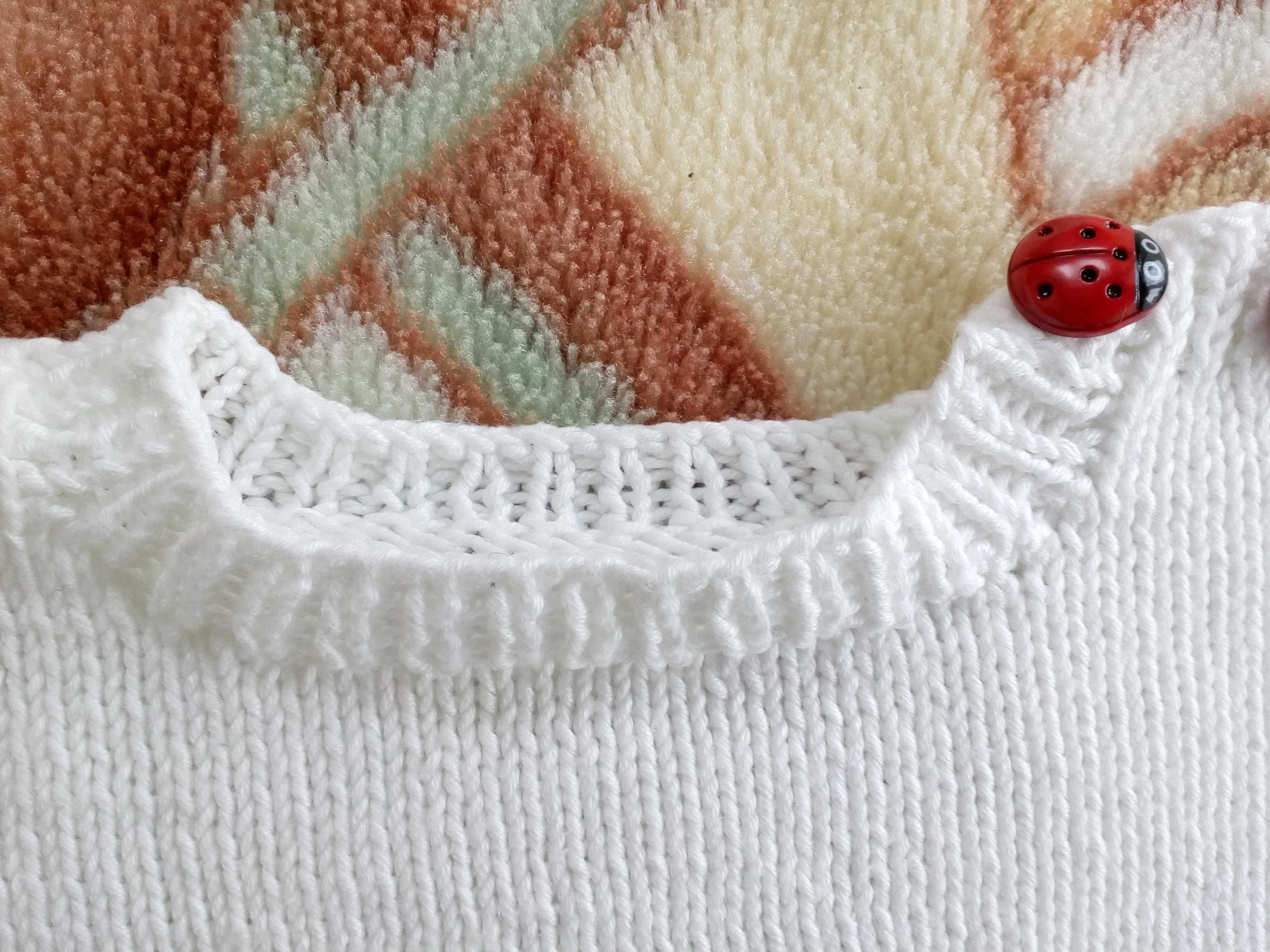 Biały wełniany sweter handmade ok. 68 - 74 - 80 biedronki jak nowy