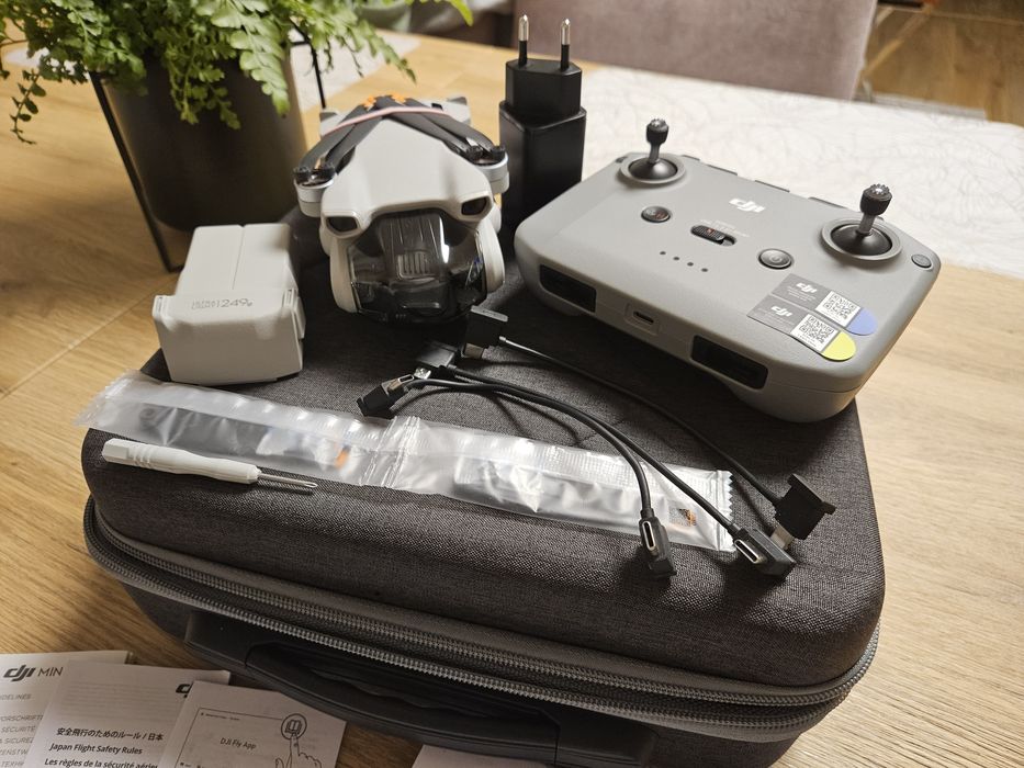 Dji mini 3 jak nowy + etui, ładowarka i 2 baterie