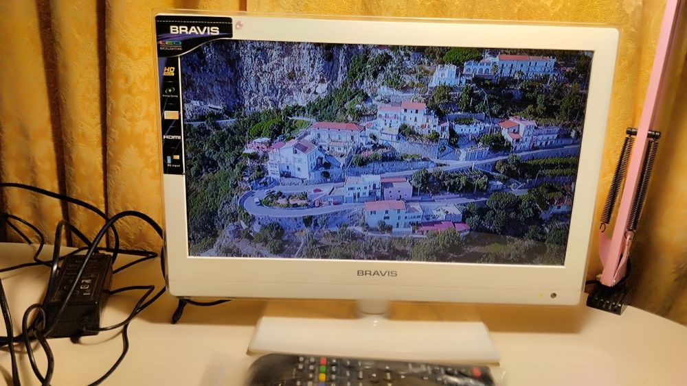 Телевизор BRAVIS 16"