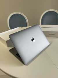 Apple MacBook Air  8/256Gb Silver 37 циклів