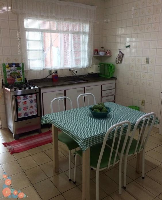 Empregada doméstica ao domicílio.