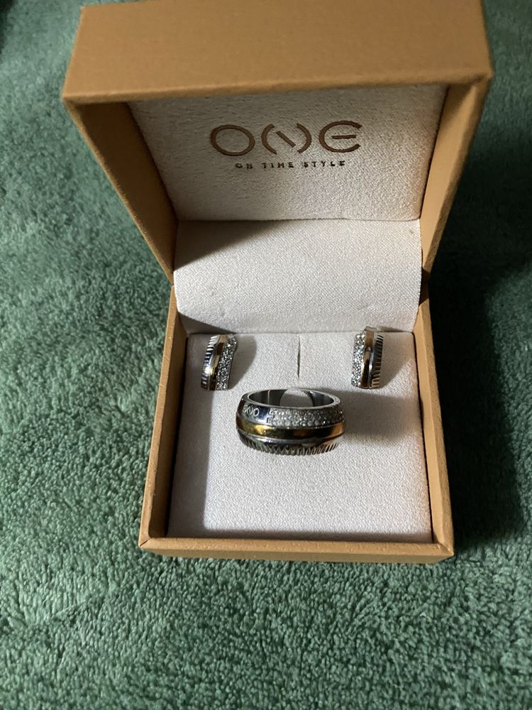 Conjunto One , anel e brincos
